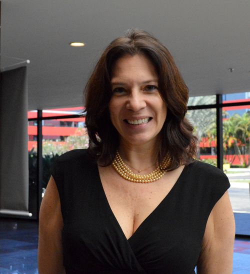 Dra. Ana Claudia Latronico