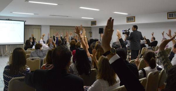 Votação durante Assembleia no CBAEM