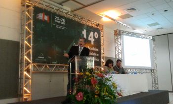 Dr. José Marconde em sua apresentação